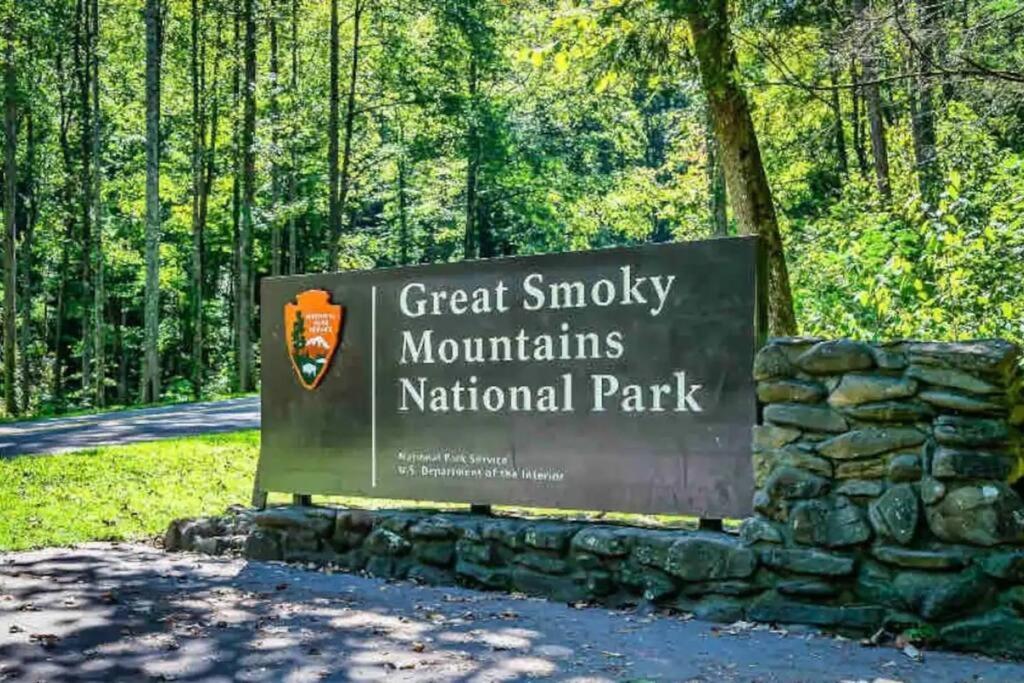2-Bedroom Cabin With 2 Master Suites, Loft, Half-Bath And Hot Tub In A Serene Resort Setting Sevierville Luaran gambar