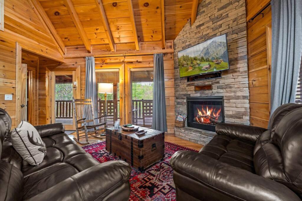 2-Bedroom Cabin With 2 Master Suites, Loft, Half-Bath And Hot Tub In A Serene Resort Setting Sevierville Luaran gambar