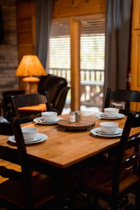 2-Bedroom Cabin With 2 Master Suites, Loft, Half-Bath And Hot Tub In A Serene Resort Setting Sevierville Luaran gambar