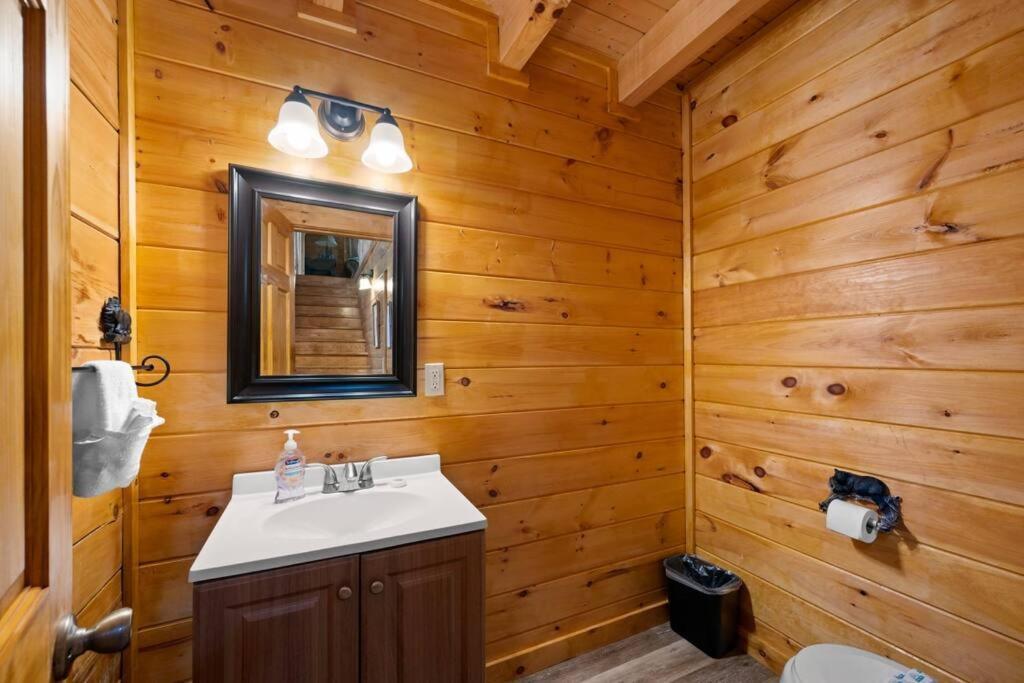 2-Bedroom Cabin With 2 Master Suites, Loft, Half-Bath And Hot Tub In A Serene Resort Setting Sevierville Luaran gambar