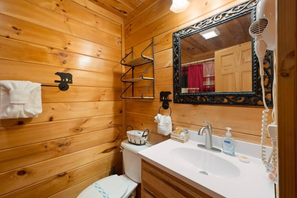 2-Bedroom Cabin With 2 Master Suites, Loft, Half-Bath And Hot Tub In A Serene Resort Setting Sevierville Luaran gambar