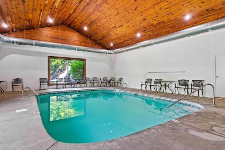 2-Bedroom Cabin With 2 Master Suites, Loft, Half-Bath And Hot Tub In A Serene Resort Setting Sevierville Luaran gambar